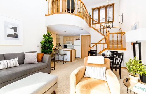 The Galena Territory House | Fresh! 2BR Golf Villa w/King Beds, Dog-Friendly, Amenitty Access, Near Trails