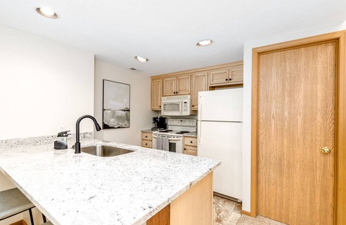 The Galena Territory House | Fresh! 2BR Golf Villa w/King Beds, Dog-Friendly, Amenitty Access, Near Trails