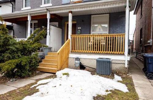The Junction House | Fresh 3BR Home in Junction Area WFH Setup Backyard
