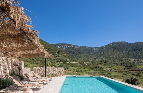 Komiza Villa | Fresh and Modern Vis Villa | Stunning SeaViews | Villa Island Time | Resort Centre | Komiza