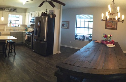 Wheeler Ridge House | Fresh Farmhouse Comfort. Pet Friendly. 4 miles to TX A&M University.