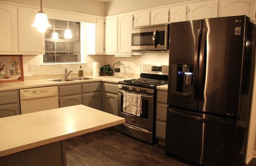 Wheeler Ridge House | Fresh Farmhouse Comfort. Pet Friendly. 4 miles to TX A&M University.