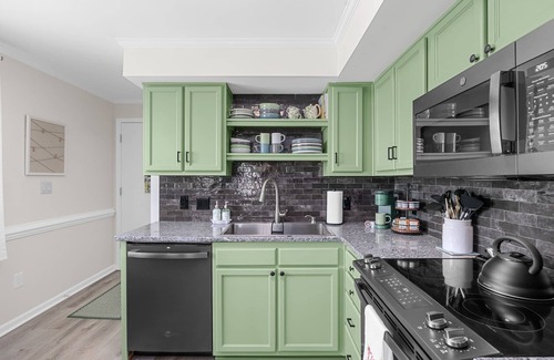 Ash Condo | Fresh, first class and fabulous beachfront condo with new . well, everything!