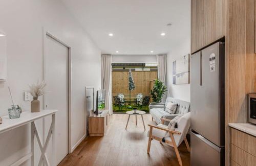 Grey Lynn Apartment | Fresh Grey Lynn 2BR unit w Patio by Zodiak Stays