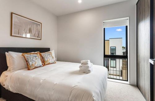 Grey Lynn Apartment | Fresh Grey Lynn 2BR unit w Patio by Zodiak Stays