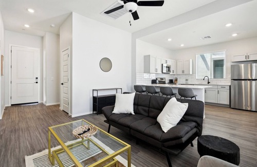Sundance House | Fresh Modern Home with Pool BBQ