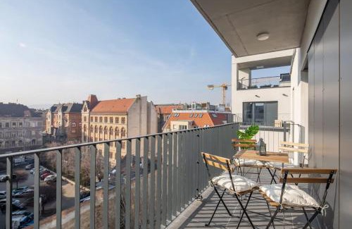 Csarnok negyed Apartment | Fresh & Modern - with 2 balconies