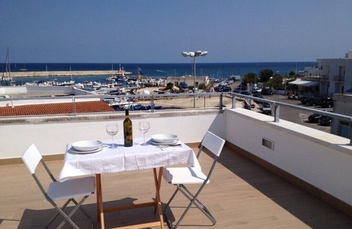 Marina di Ostuni Apartment | Fresh renov. Penthouse, sea views, right on the fishing port, 50 m sea