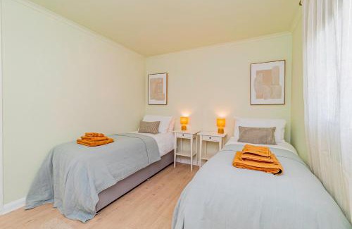 Lychpit Apartment | Fresh, stylish apartment