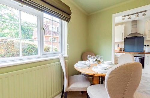 Lychpit Apartment | Fresh, stylish apartment
