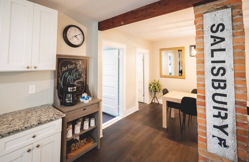 Salisbury House | Freshly Renovated & Clean! 5 Mins to Downtown-Perfect Family Home!