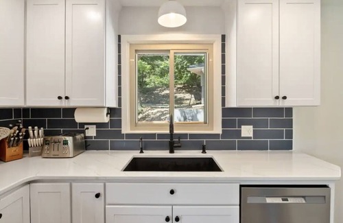 Rocky Mount House | Freshly renovated Lake house right on the water. Lots of indoor & outdoor space.