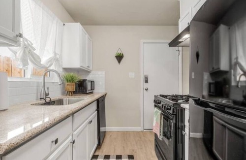 Raisin Apartment | Fresno Apt | Parking | 1/1 |Near Gazebo Gardens
