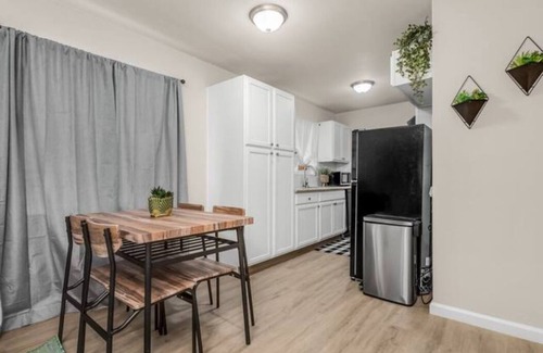 Raisin Apartment | Fresno Apt | Parking | 1/1 |Near Gazebo Gardens