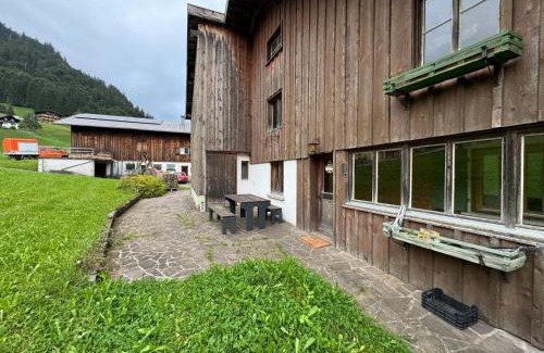 Sonntag Apartment | Freundliche 2-Zimmer-Erdgeschosswohnung mit Garten in Seeberg