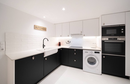 L'Escala Apartment | Freya: Apartment in the center of the village