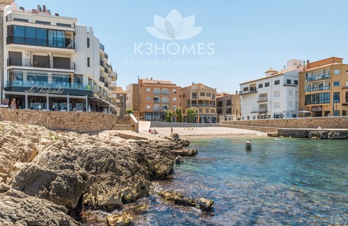 L'Escala Apartment | Freya: Apartment in the center of the village