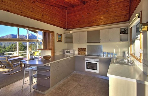 Coles Bay House | Freycinet Beachfront Retreat - Freycinet Holiday Houses