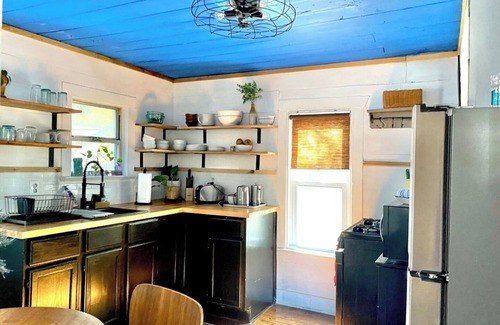 Govalle House | Frida House . Sweet Location. Free Bikes