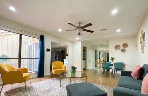 Alamo Heights House | ❤︎Frida Kahlo Oasis❤︎DTWN, Alamo Heights, Airport★