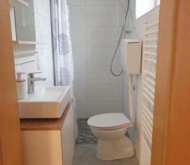 Gross Schneen House | Friedland Luxe Souterrain Doppelbettzimmer