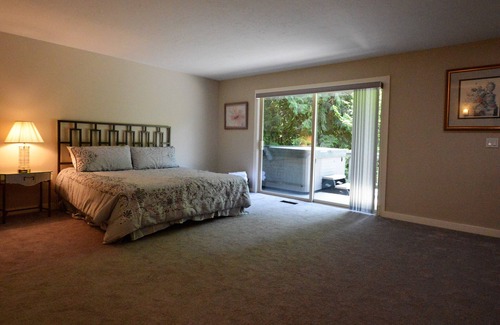 Welches Cabin | Friend Escape, Hot Tub, WIFI, Outdoor Firepit, Bbq
