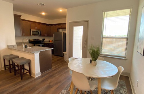 San Antonio House | Friendly 3-bedroom townhome in NW San Antonio near Sea World and Fiesta Texas!