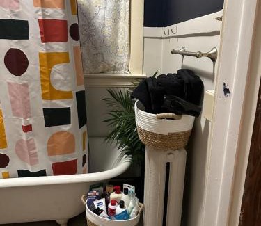 Berwyn Apartment | Friendly Abbey Road Retreat