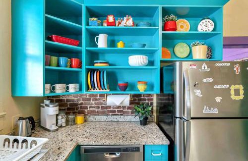 East Ybor House | FRIENDS AIRBNB Themed 2bed 2bath walkable to all of Ybor
