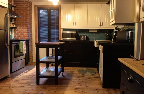 Terrebonne House | Friends and family getaway! Riverside and historic district
