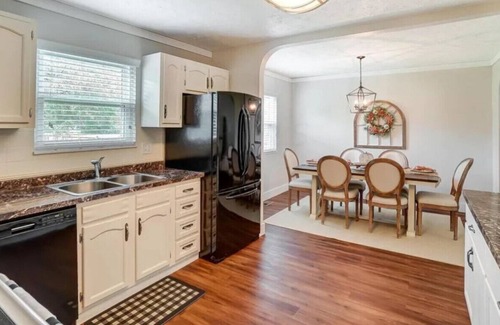 Powell House | Friends & Family Columbus 5BR 3BA Home, Near Zoo and OSU