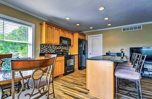 Gravois Mills House | FRIENDS N FAMILY WILL MAKE GREAT MEMORIES BEAUTIFUL HOME FANTASTIC LOCA BOOK NOW