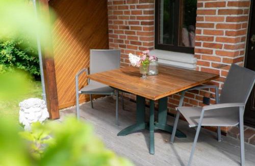 Utarp Apartment | Friesenwind - Hochwertige Ferienwohnung mit Gartenoase