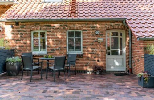 Utarp Apartment | Friesenwind - Hochwertige Ferienwohnung mit Gartenoase