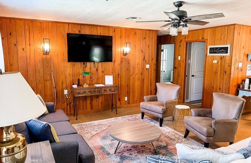 Leakey House | Frio river getaway on 7 acres!