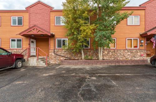 Frisco House | Frisco 8 Townhomes #4 by Great Western Lodging