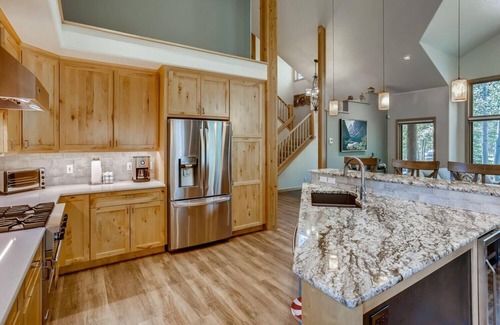 The Reserve Cabin | Frisco Cedar 225 4 Bedroom Home by RedAwning