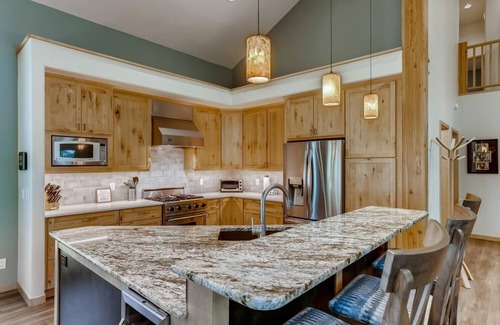 The Reserve Cabin | Frisco Cedar 225 4 Bedroom Home by RedAwning