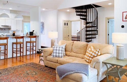 Montrose House | Frog Symphony! Sunsets! Beachfront!・Porch Swing Bed!・2x King Beds