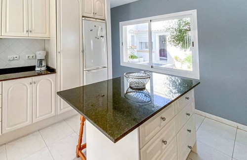 Media Luna Villa | Front line property with fantastic sea views