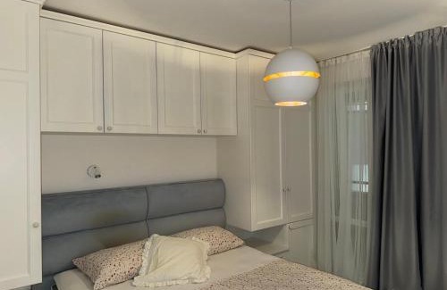 Rafajlovici Apartment | Front Row Sunset