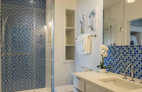 Downtown Kansas City Apartment | Frontdesk | 1-Bedroom Apt with City Views