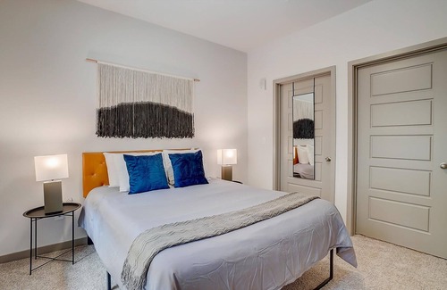 Forest Park Apartment | Frontdesk | 1 BR Apt near Vulcan Museum
