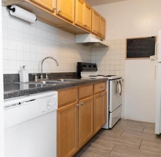 Ravenswood Apartment | FRONTDESK 1 BR Apt with City View in Ravenswood