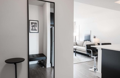 Central West End Apartment | FRONTDESK 1 BR City Apt near STL Art Museum