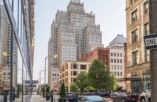 Downtown West Apartment | FRONTDESK 1209 Washington Ave Apts Downtown St Louis