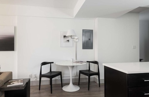 Central West End Apartment | FRONTDESK 2 BR Apt near Grand Center District