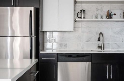 Central West End Apartment | FRONTDESK 2 BR Apt near Grand Center District