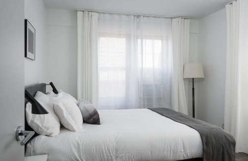 Central West End Apartment | FRONTDESK 2 BR Apt near Grand Center District