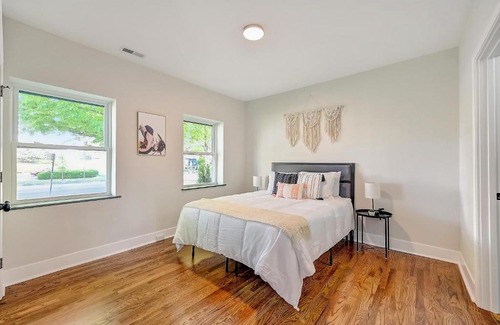 East Walnut HIlls Apartment | FRONTDESK 2622 Victory Pkwy Apts Cincinnati